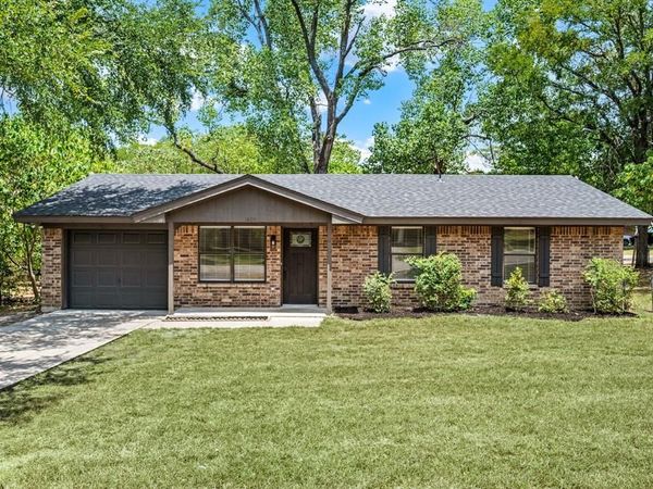 1409 Scotland Avenue, Azle, TX 76020