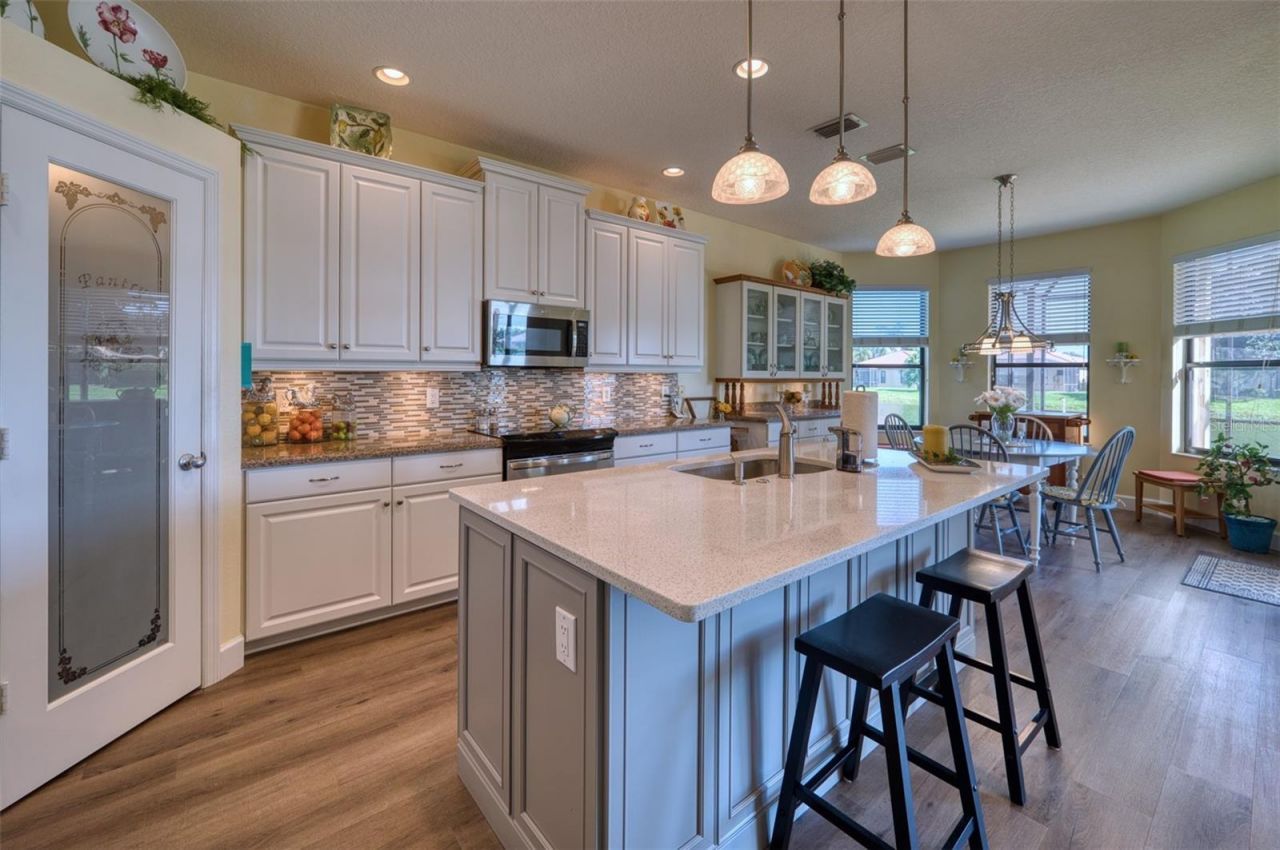 8053 Stirling Falls Circle, Sarasota, FL 34243 Photo
