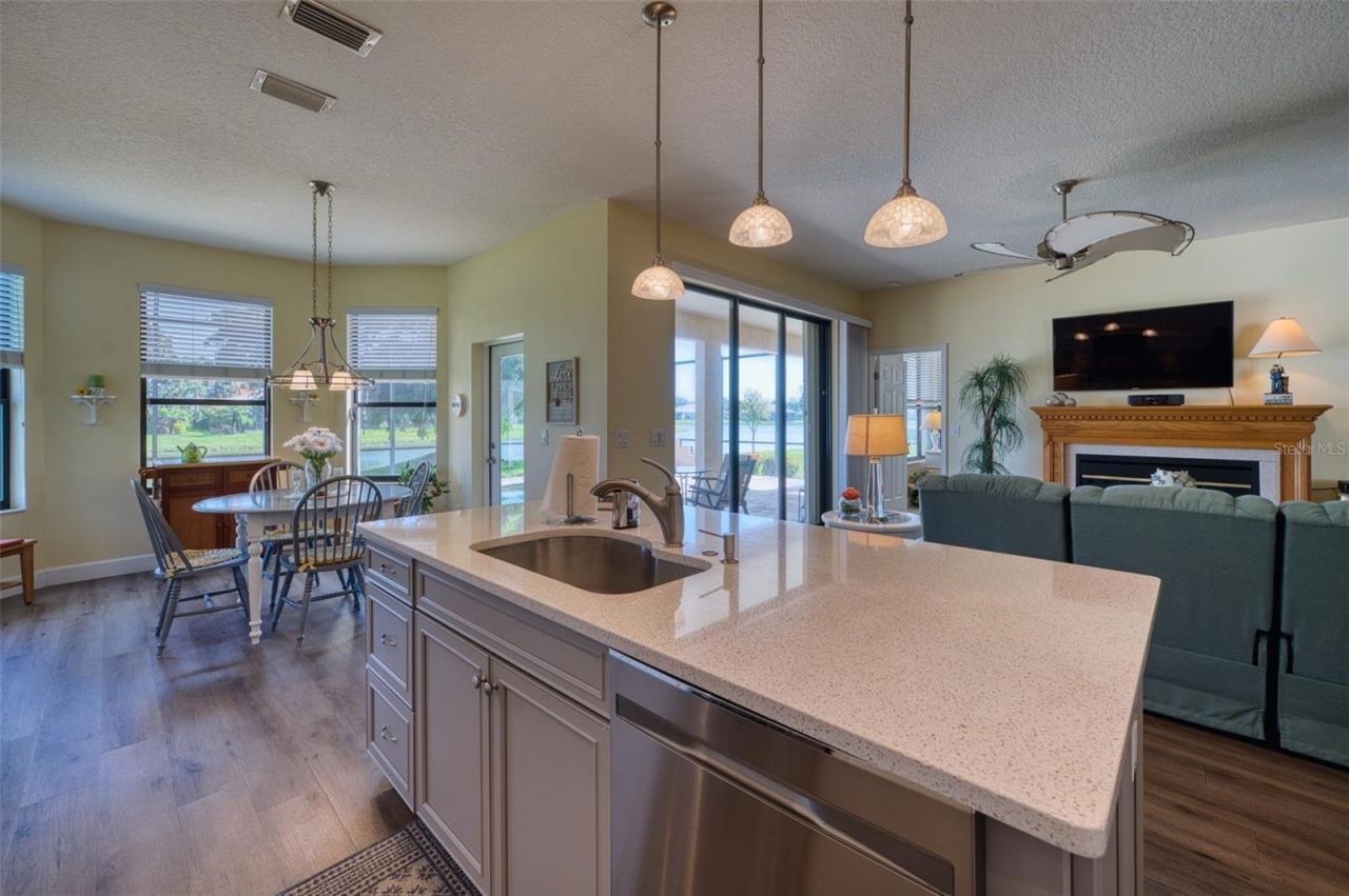8053 Stirling Falls Circle, Sarasota, FL 34243 Photo