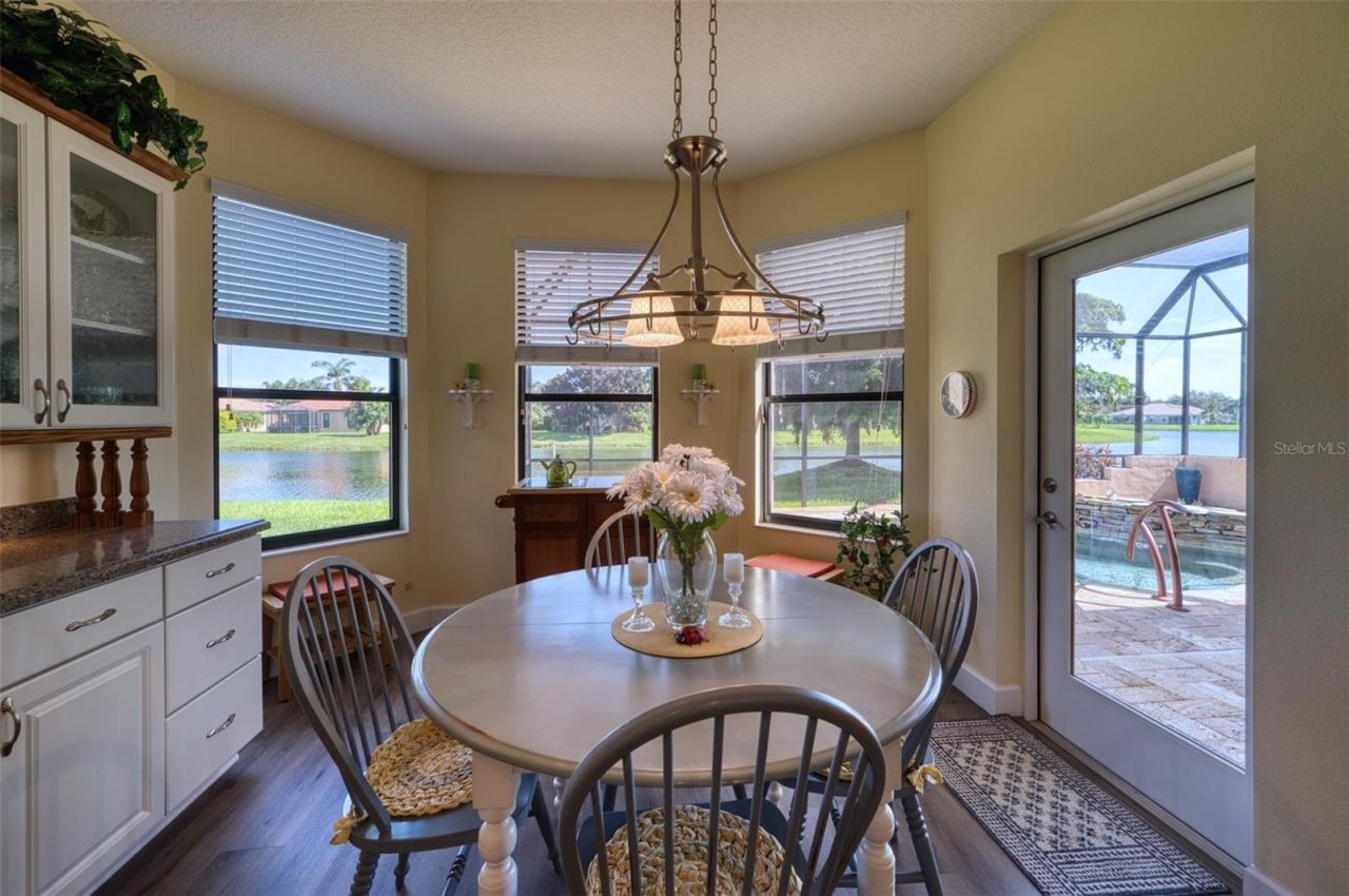 8053 Stirling Falls Circle, Sarasota, FL 34243 Photo