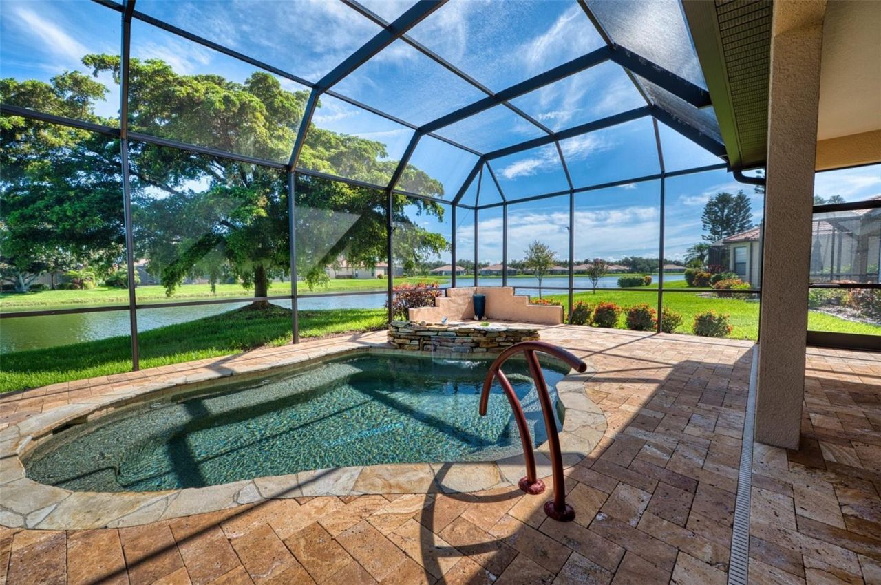 8053 Stirling Falls Circle, Sarasota, FL 34243 Photo