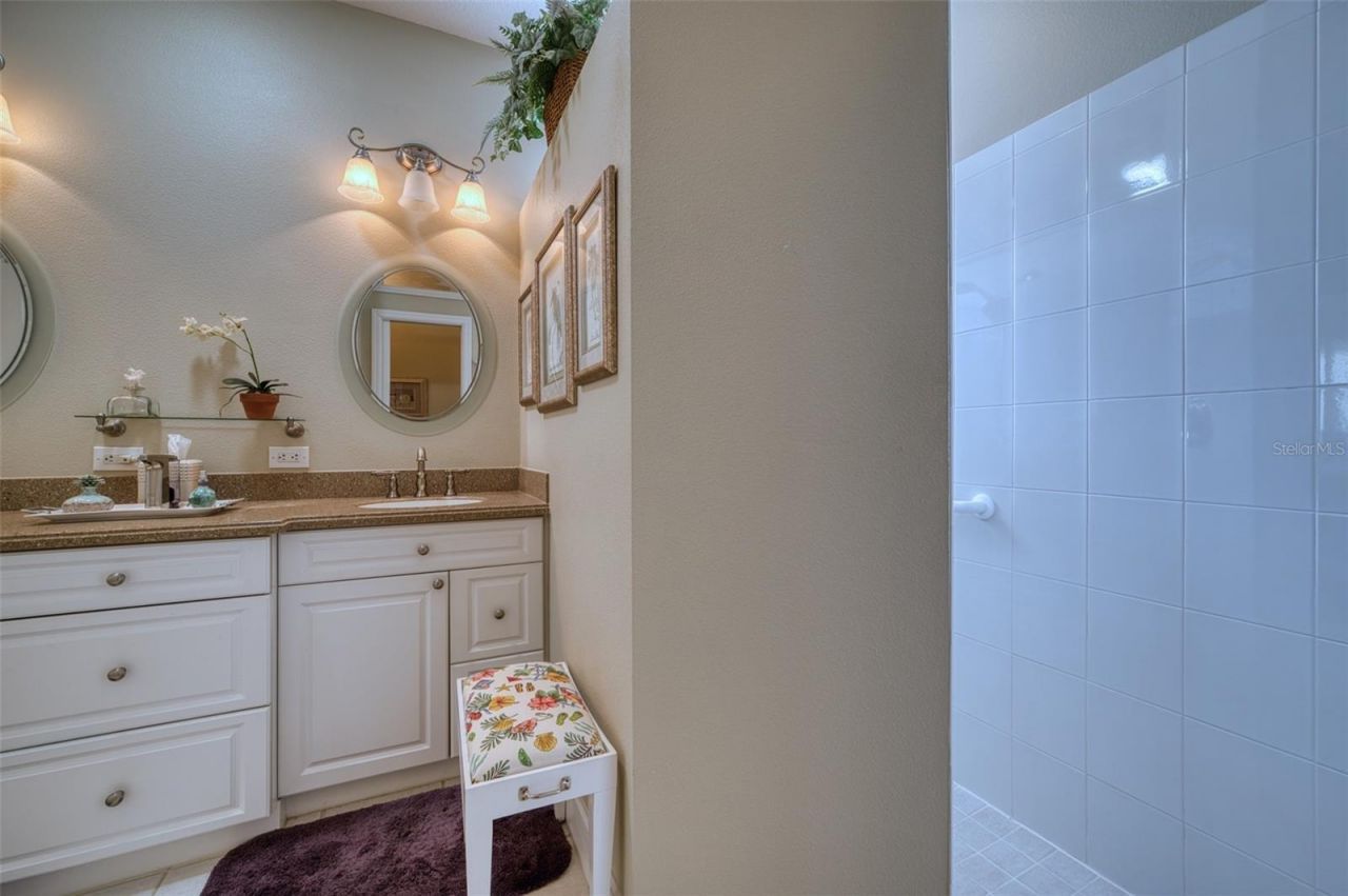 8053 Stirling Falls Circle, Sarasota, FL 34243 Photo