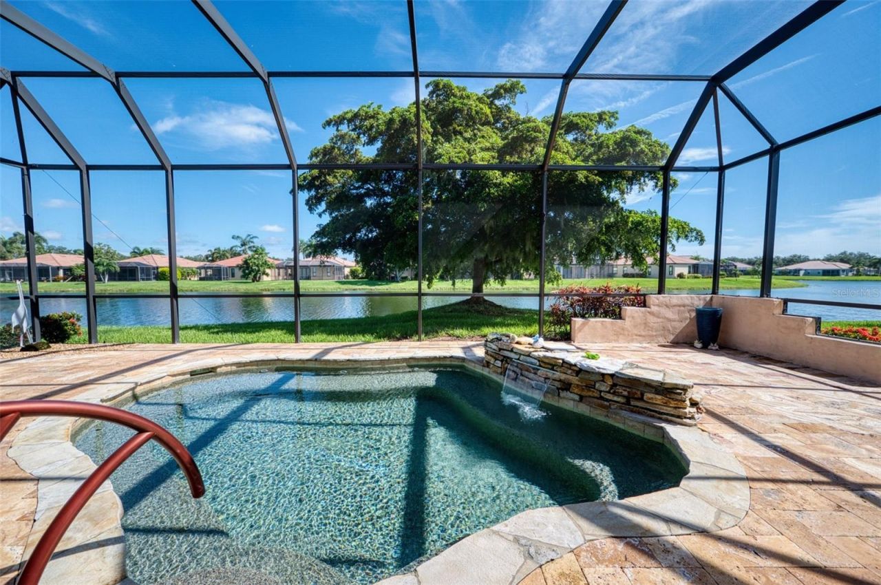 8053 Stirling Falls Circle, Sarasota, FL 34243 Photo