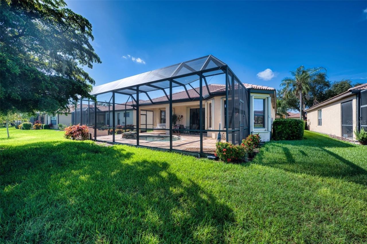 8053 Stirling Falls Circle, Sarasota, FL 34243 Photo