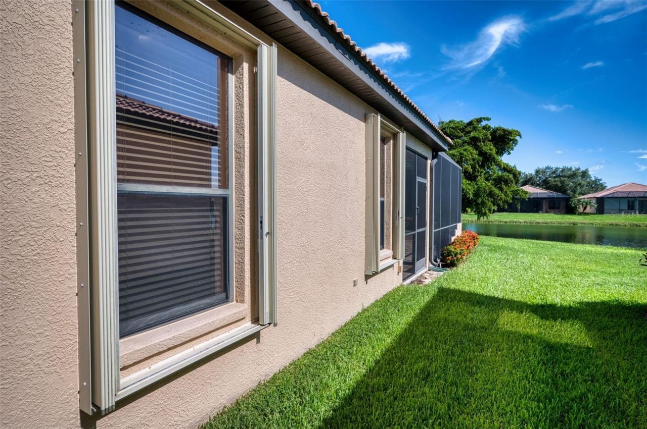 8053 Stirling Falls Circle, Sarasota, FL 34243 Photo