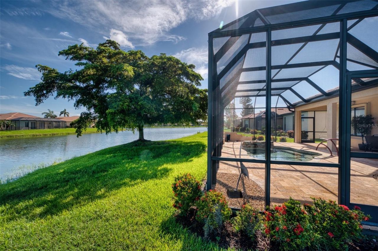 8053 Stirling Falls Circle, Sarasota, FL 34243 Photo