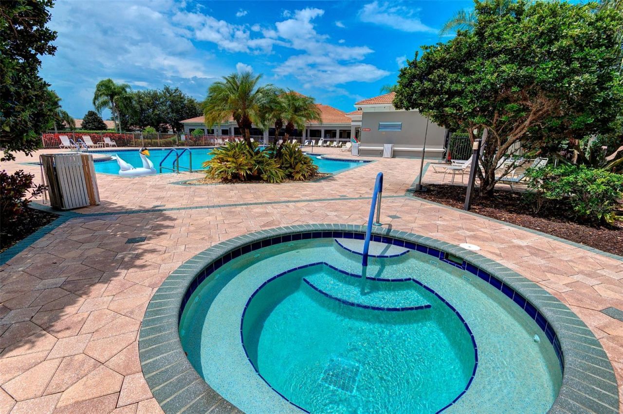 8053 Stirling Falls Circle, Sarasota, FL 34243 Photo