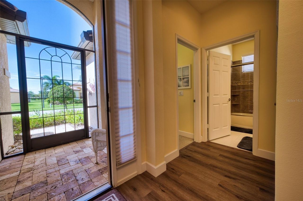 8053 Stirling Falls Circle, Sarasota, FL 34243 Photo