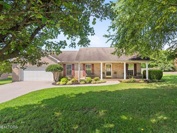 1105 Summerfield Drive, Maryville, TN 37801