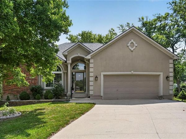 1827 S Jones Court, Independence, MO 64057