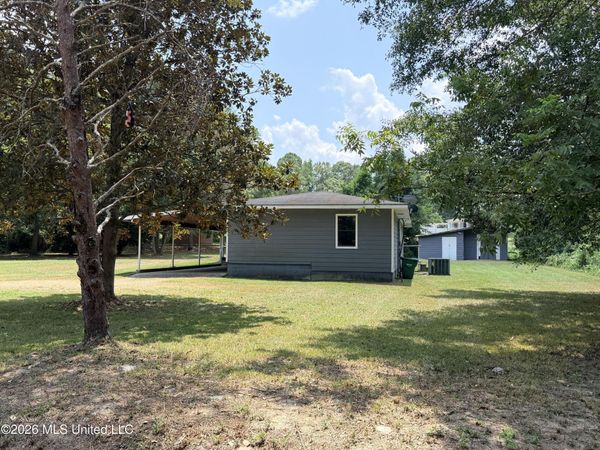 809 W Camp Avenue, Lumberton, MS 39455