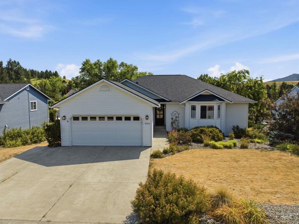 934 Shoshone St, Moscow, ID 83843