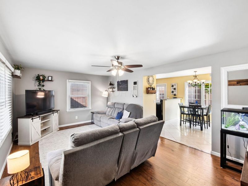264 Carilla Lane, Columbus, OH 43228 Photo 4