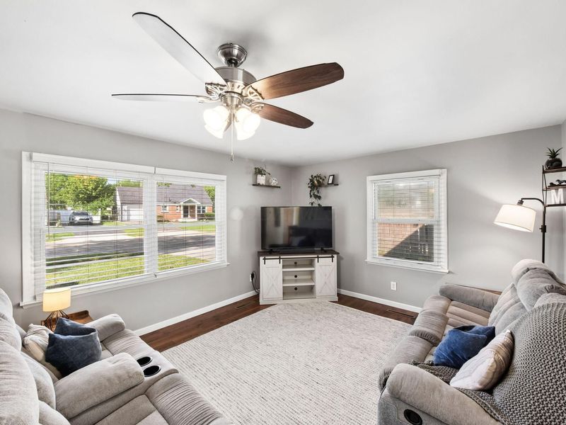 264 Carilla Lane, Columbus, OH 43228 Photo 6