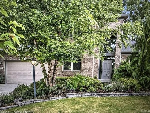 2708 Trillium Hills Drive, Commerce Twp, MI 48382