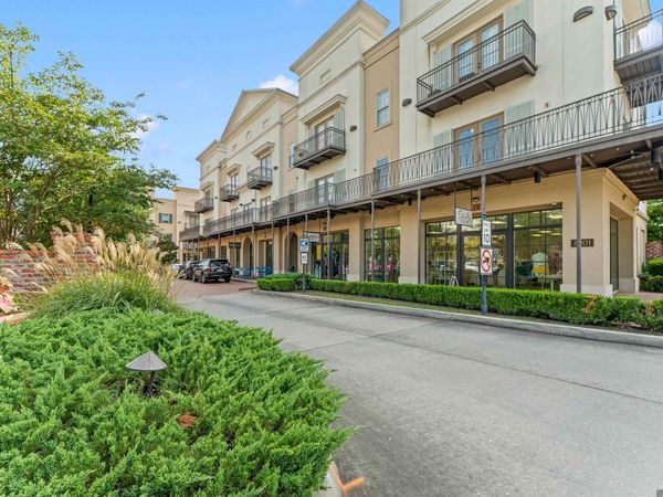 8201 Village Plaza Ct, Baton Rouge, LA 70810