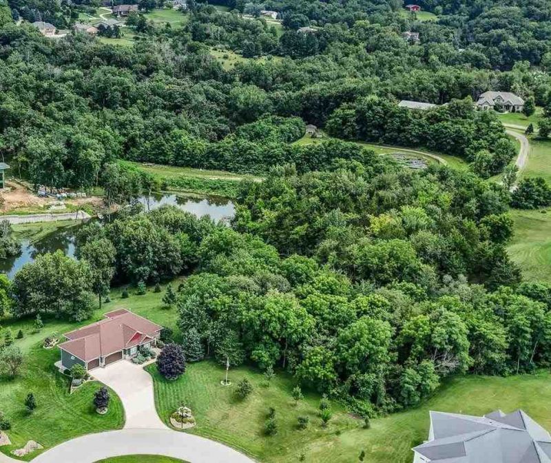 1360 NE Lakewoods Ct, Swisher, IA 52338 Main Photo