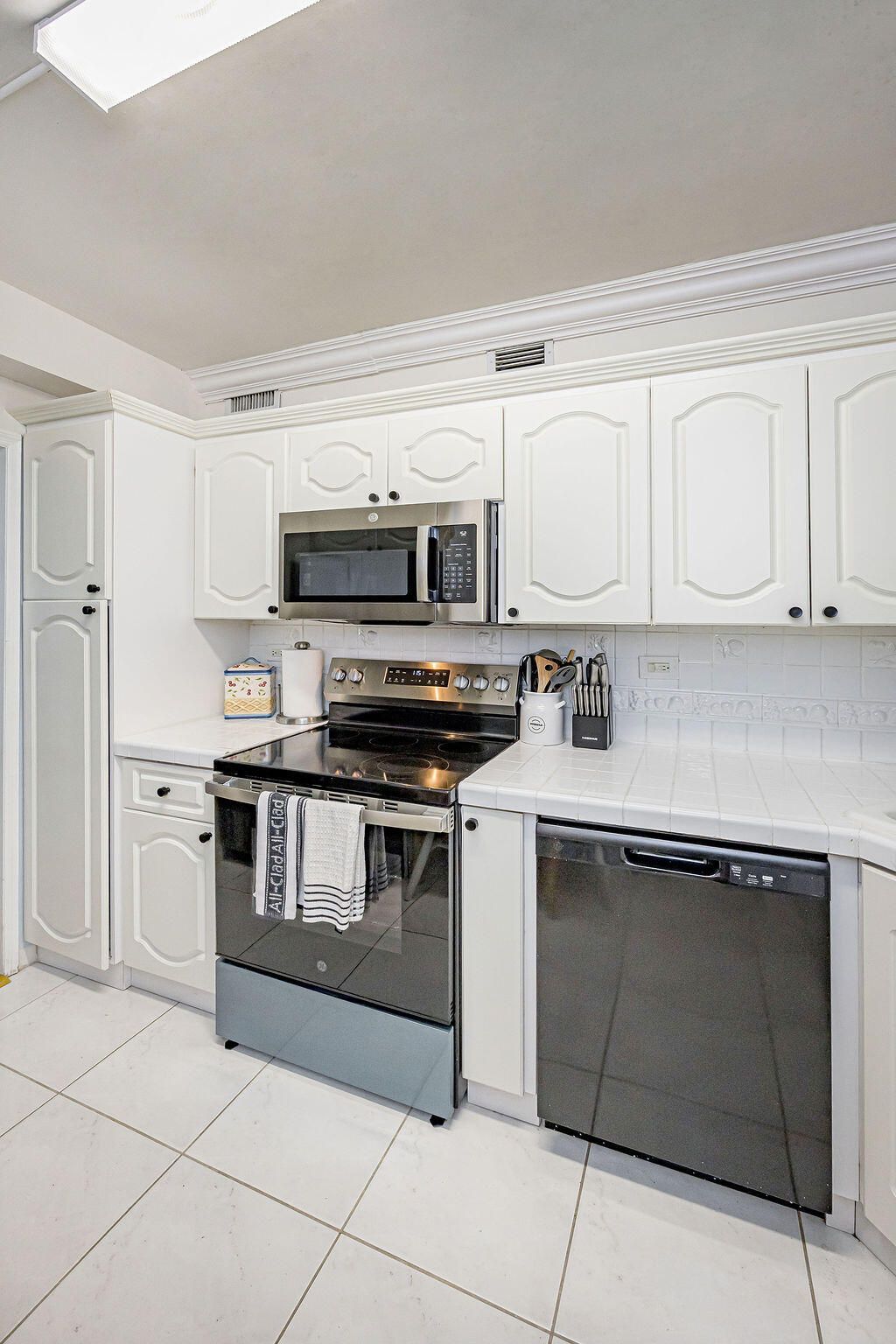 5601 Collins Avenue, Miami Beach, FL 33140 Photo