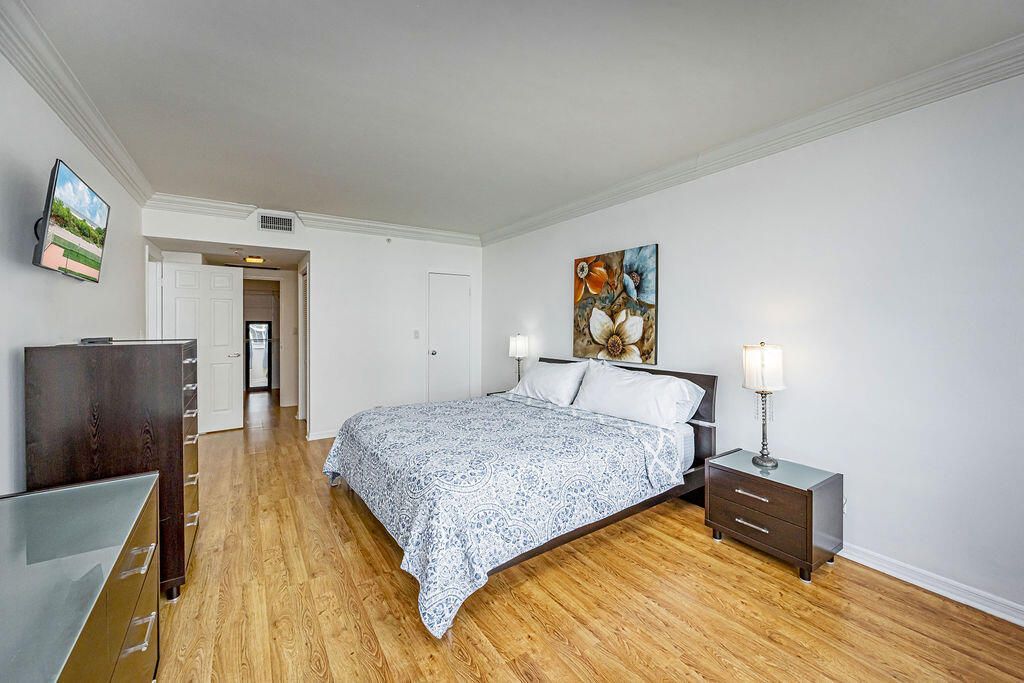 5601 Collins Avenue, Miami Beach, FL 33140 Photo