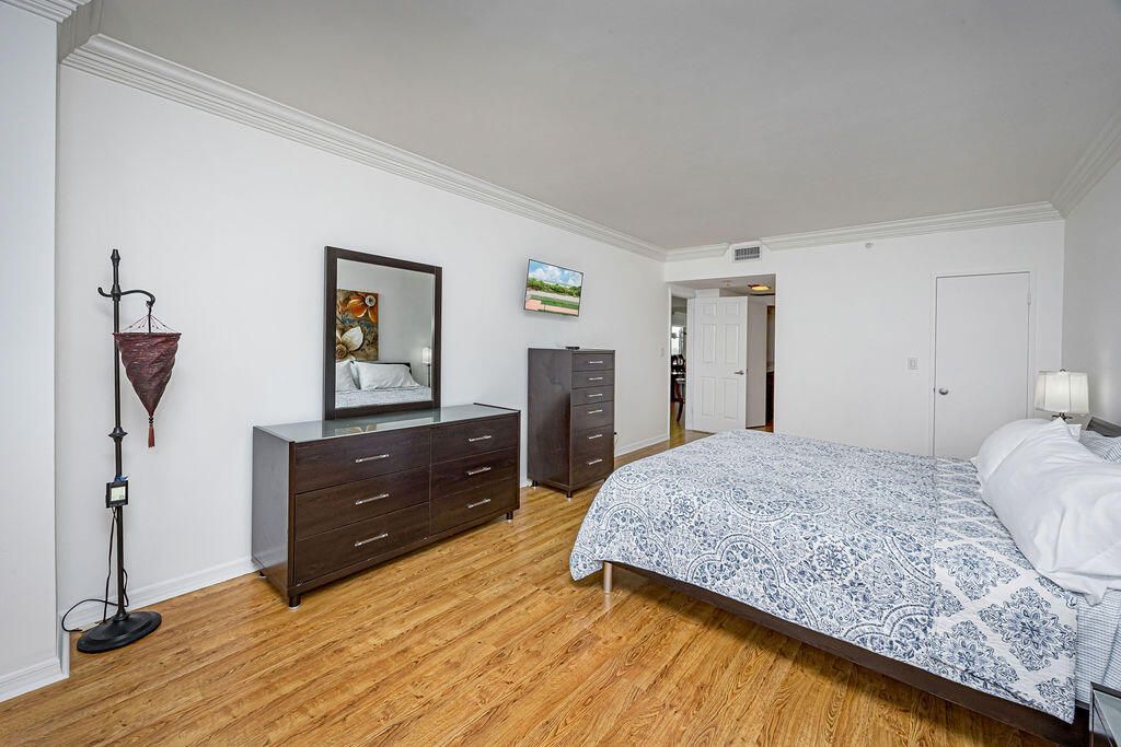 5601 Collins Avenue, Miami Beach, FL 33140 Photo