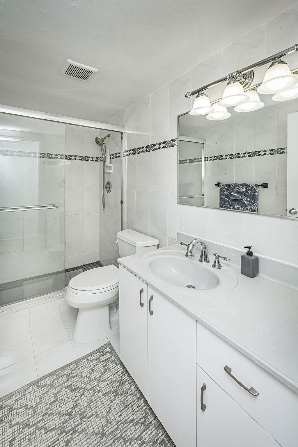 5601 Collins Avenue, Miami Beach, FL 33140 Photo