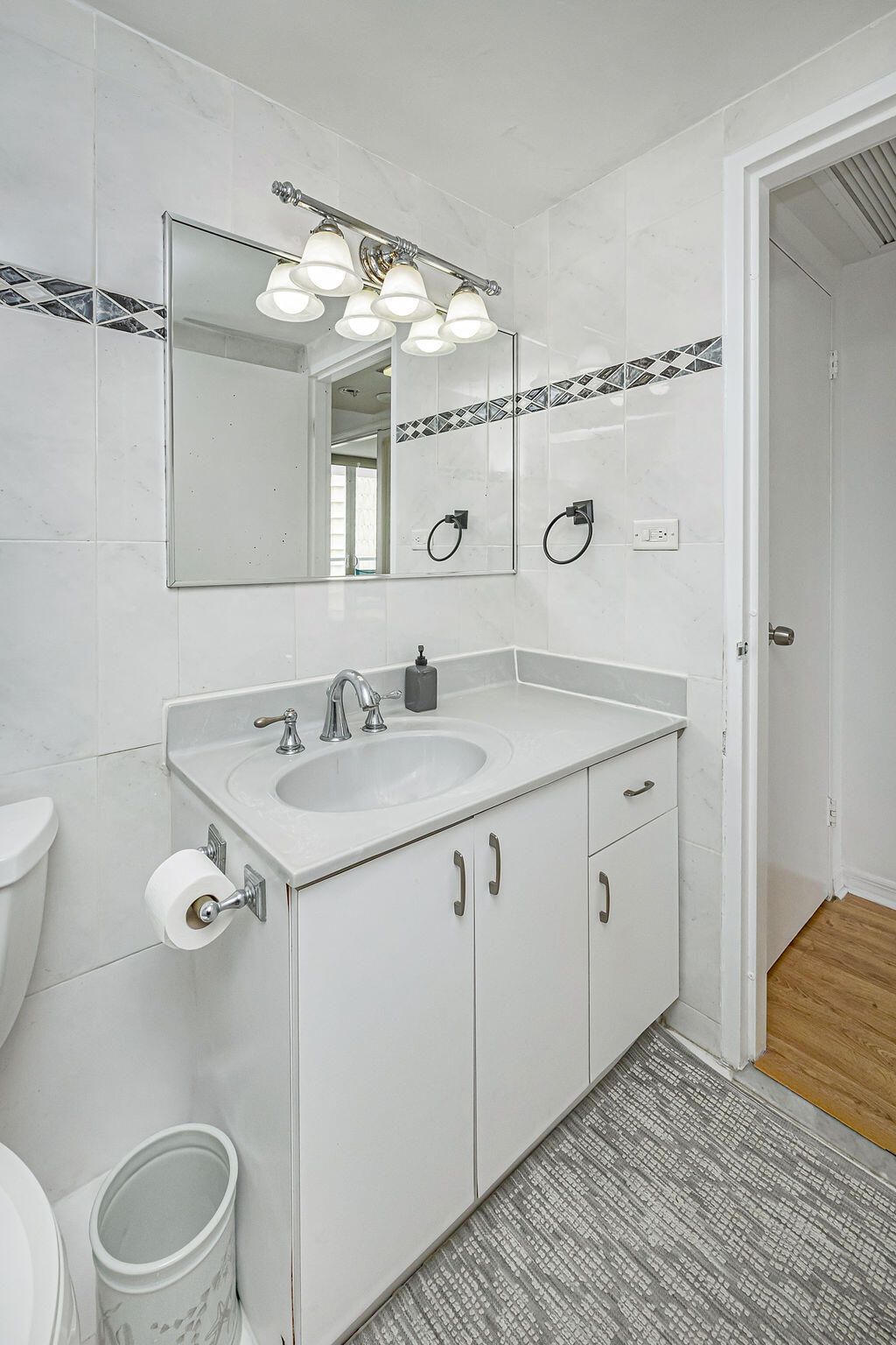 5601 Collins Avenue, Miami Beach, FL 33140 Photo