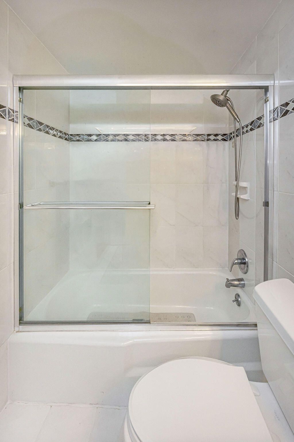 5601 Collins Avenue, Miami Beach, FL 33140 Photo