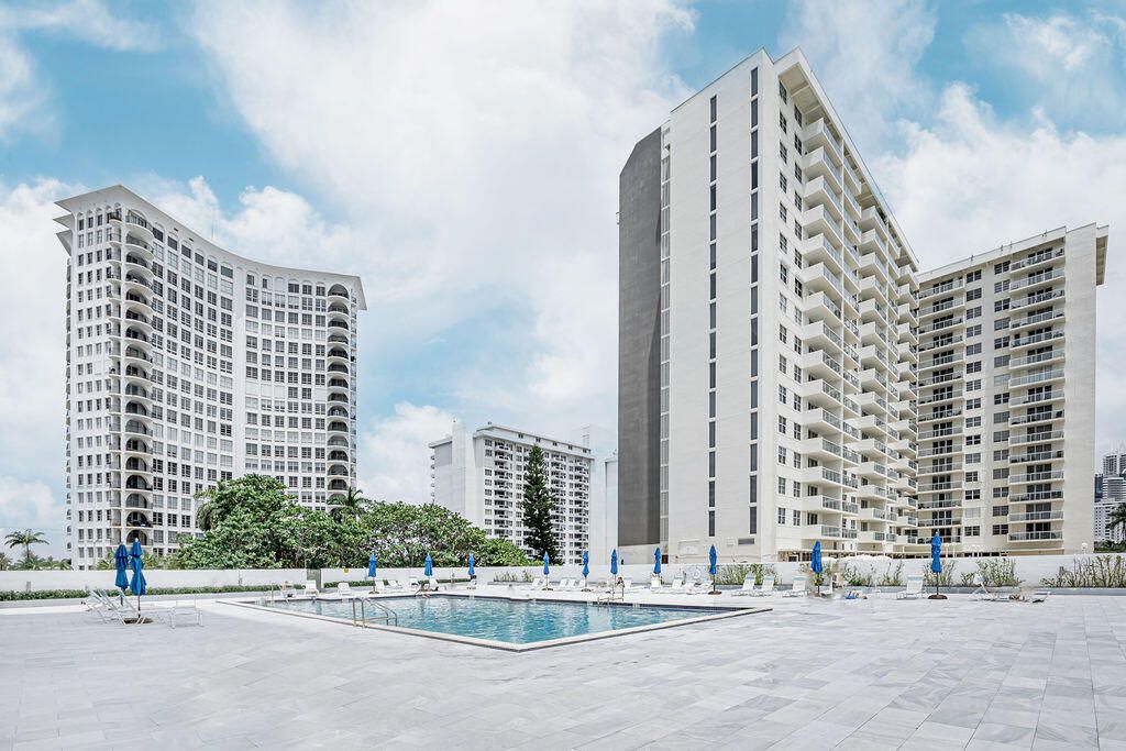 5601 Collins Avenue, Miami Beach, FL 33140 Photo