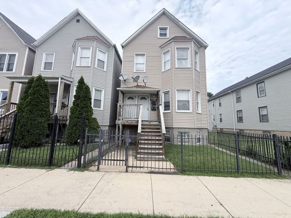 3008 E 81st Street , Unit 2, Chicago, IL 60617