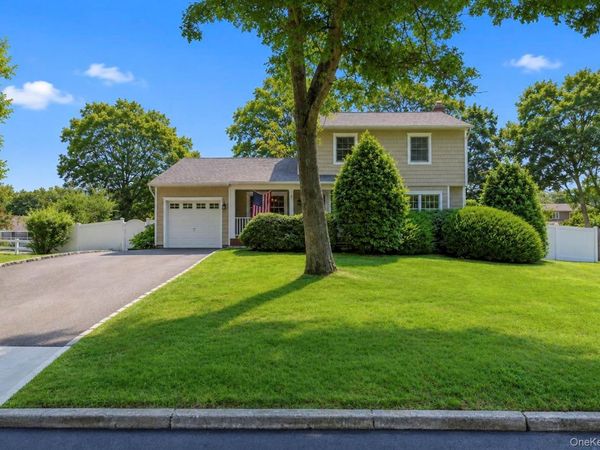 18 Elkin Drive , Middle Island, NY 11953