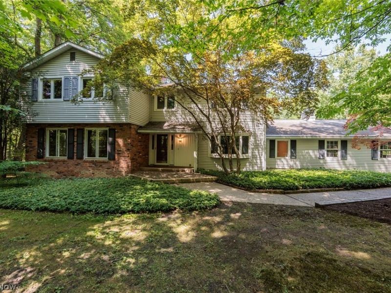 7859 Sugarbush Lane, Gates Mills, OH 44040 Photo 2