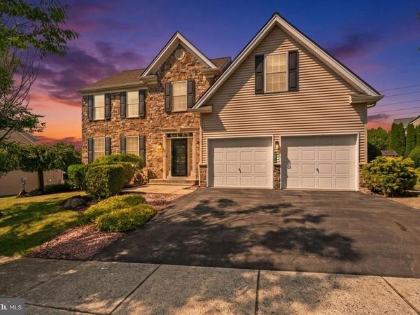 2305 ABERDEEN WAY, MACUNGIE, PA 18062