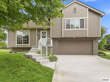 1002 Timberline Drive, Papillion, NE 68046