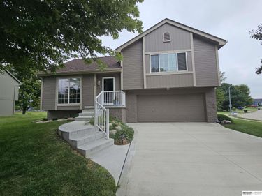 1002 Timberline Drive, Papillion, NE 68046
