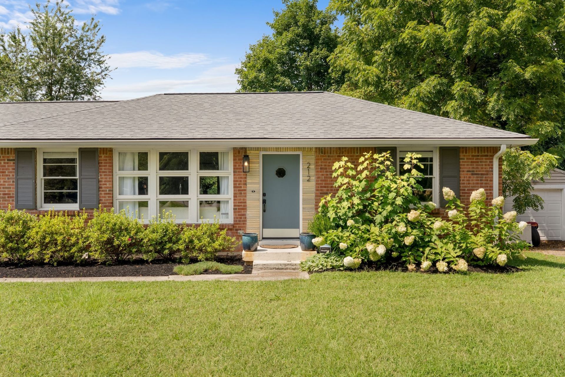 212 Donelson Hills Dr, Nashville, TN 37214 Main Photo