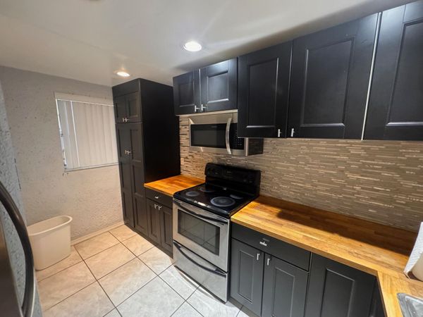 9480 Poinciana Place, Unit 310, Davie, FL 33324