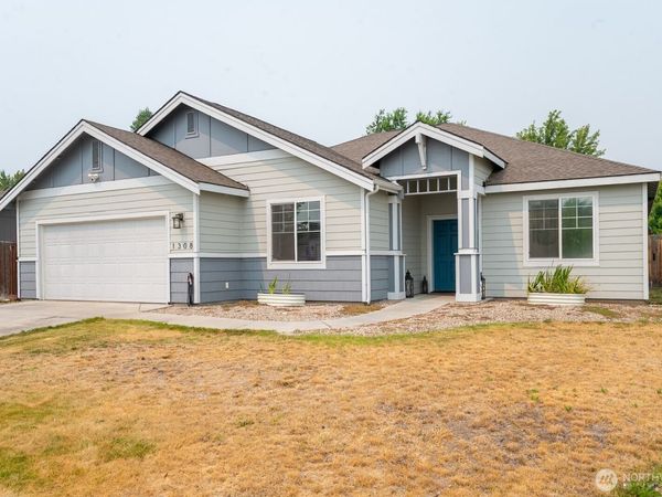 1308 W Bonneville St , Moses Lake, WA 98837