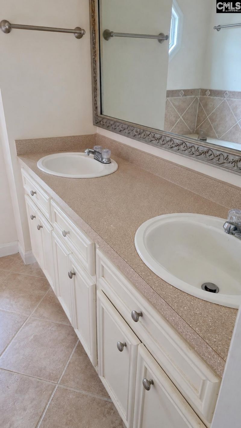381 Pin Oak Drive Photo 12