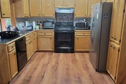 381 Pin Oak Drive photo 4
