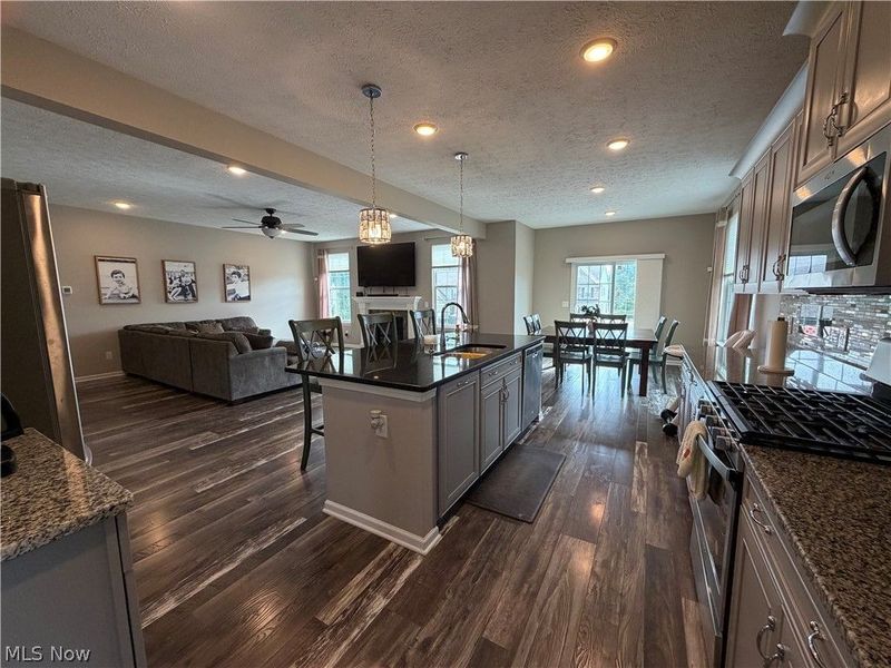 987 Hawkin Lane, Aurora, OH 44202 Photo 2