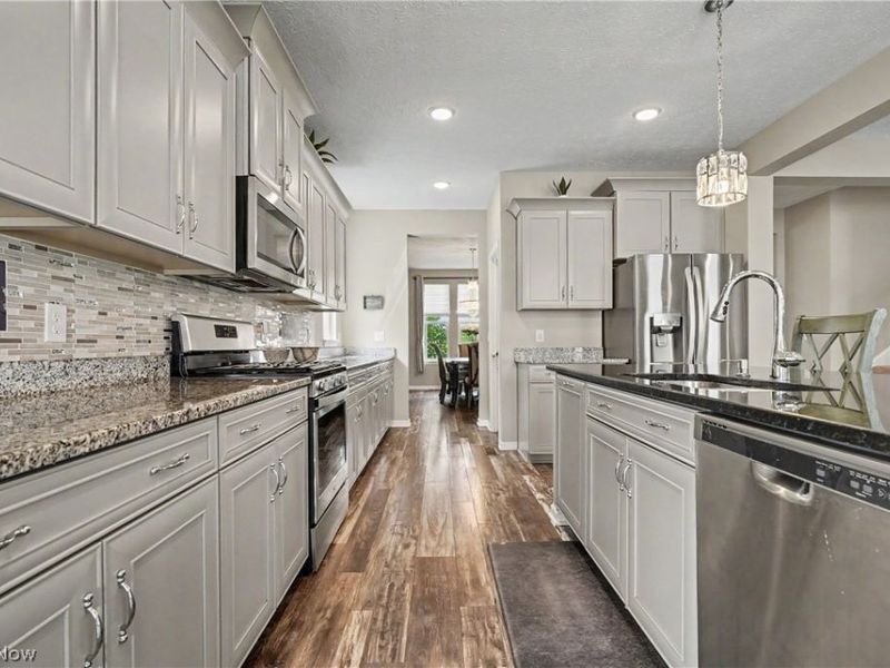 987 Hawkin Lane, Aurora, OH 44202 Photo 3