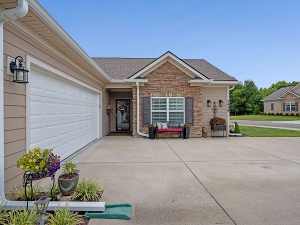 2439 Stonecenter Ln, Murfreesboro, TN 37128