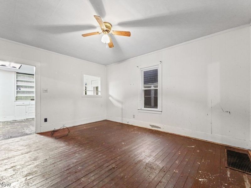 225 W Indiana Avenue, Sebring, OH 44672 Photo 8