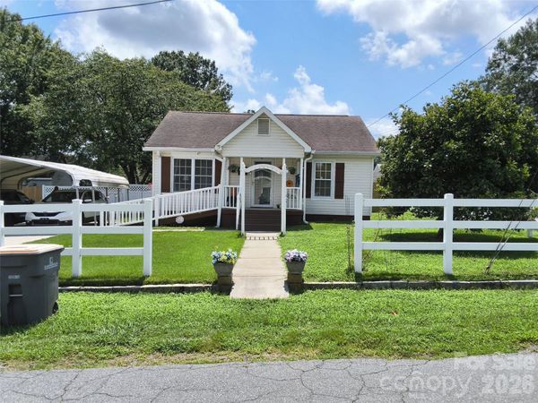 1200 Woodlawn Street , Kannapolis, NC 28083