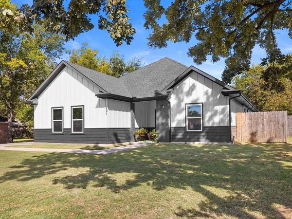 201 W South Street , Whitesboro, TX 76273
