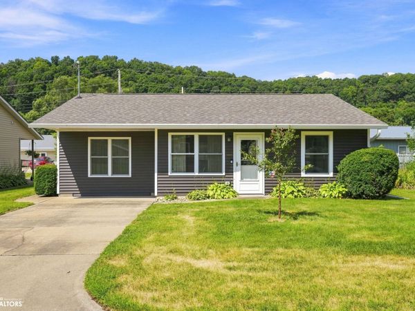 1010 N 4th St., Guttenberg, IA 52052