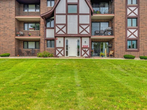 10521 S Roberts Road , Unit 1B, Palos Hills, IL 60465