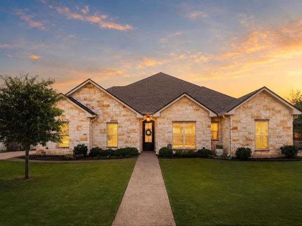 717 Wintergreen Drive, Hewitt, TX 76643