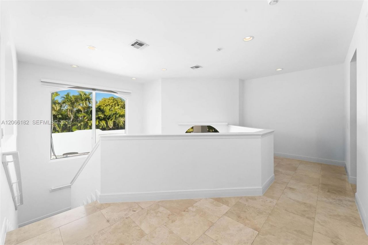 1490 Cleveland Rd , Miami Beach, FL 33141 Photo