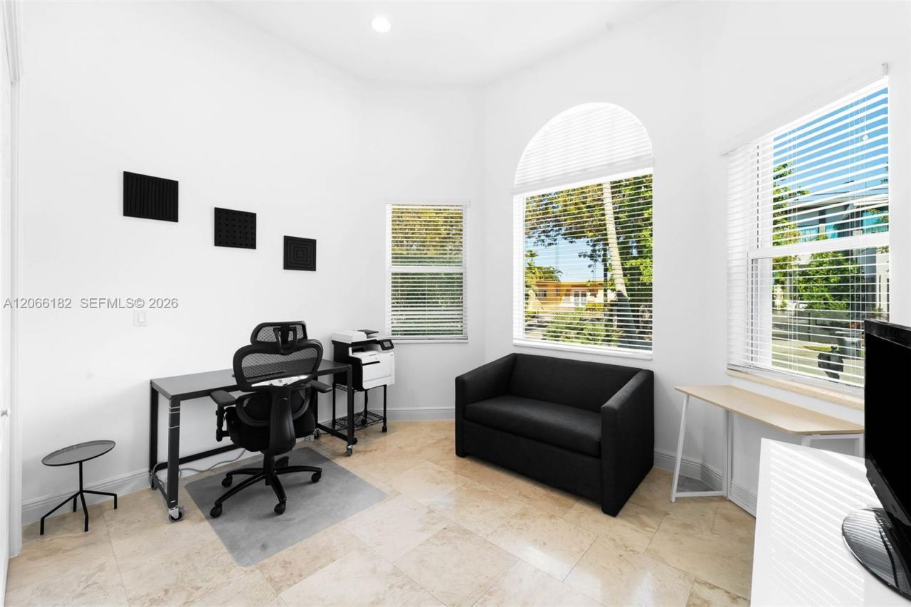 1490 Cleveland Rd , Miami Beach, FL 33141 Photo